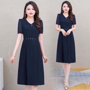 RM5758#时尚纯色V领妈妈装连衣裙女2023年夏季新款韩版显瘦减龄裙子