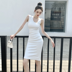 RM7419#温柔白色不对称无袖纯欲性感紧身褶皱连衣裙女气质包臀长裙