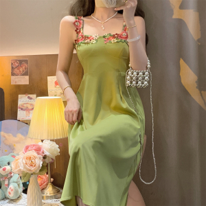 TR34881# ##设计感小众收腰显瘦绿色吊带连衣裙女夏