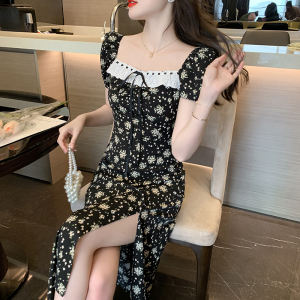 RM13313#碎花连衣裙女夏方领法式小众泡泡袖下摆开叉茶歇裙子