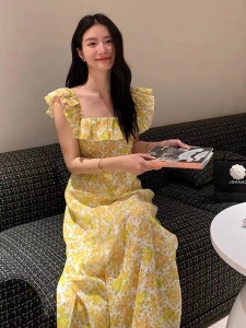 RM19792#新款夏季法式高级感小众气质女神范复古荷叶边碎花连衣裙长款