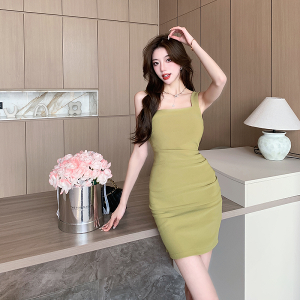 RM8293#时尚辣妹橄榄绿背心裙设计感褶皱露背包臀连衣裙