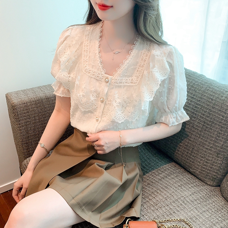 2026年夏季新款法式小白花蕾絲襯衫女早春高級感氣質上衣