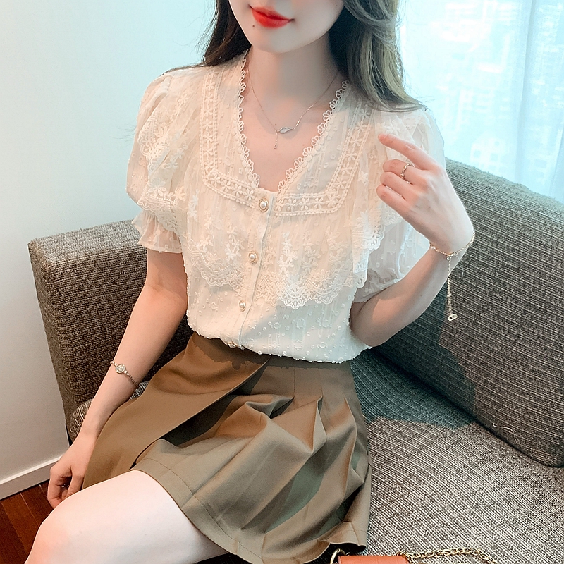 2026年夏季新款法式小白花蕾絲襯衫女早春高級感氣質上衣
