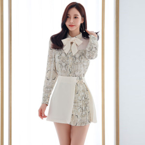 Bow tie long sleeved printed shirt+side seam stitching A-line skirt set