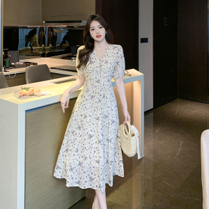 RM12686#chic夏季复古气质V领褶皱感碎花收腰显瘦泡泡袖连衣裙女