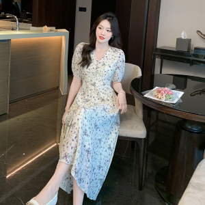 RM12686#chic夏季复古气质V领褶皱感碎花收腰显瘦泡泡袖连衣裙女