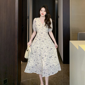 RM12686#chic夏季复古气质V领褶皱感碎花收腰显瘦泡泡袖连衣裙女