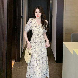RM12686#chic夏季复古气质V领褶皱感碎花收腰显瘦泡泡袖连衣裙女