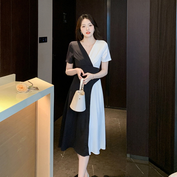 RM12687#夏装轻奢名媛设计感气质黑白撞色拼接女神范新款时尚连衣裙