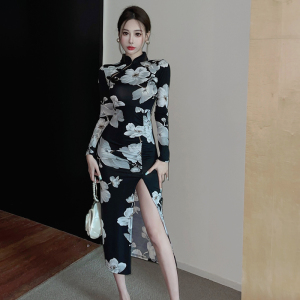 Real time shooting of the new Chinese style young style retro improved version long sleeved split print dress long cheon