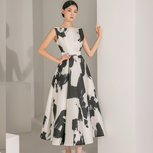 Black and white printed light luxury floral dress