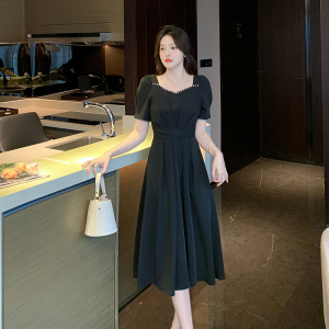 RM12689#赫本风方领黑色连衣裙女夏季设计感收腰显瘦气质长裙