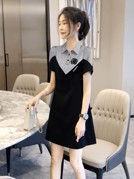RM12313#黑色Polo领拼接连衣裙2023女新款气质高级感小个子连衣...