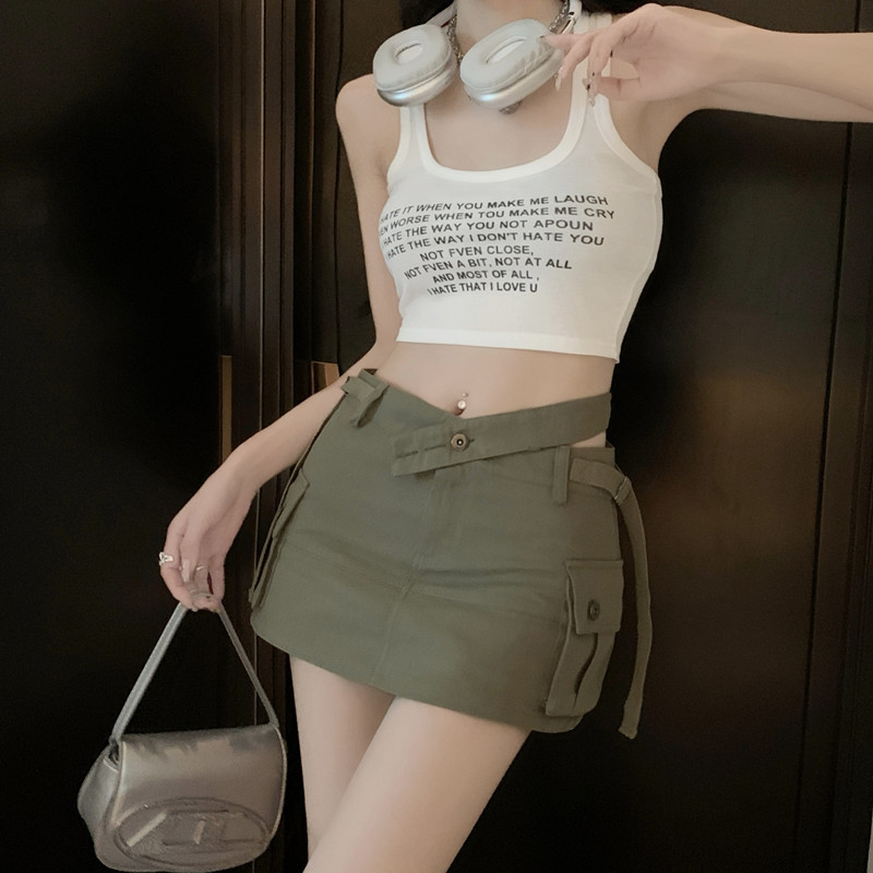 Real shot of American hot girl with irregular waistband, anti-exposure, butt-covering short skirt, workwear skirt