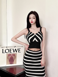 Real time Sweet and Spicy Set Women's Summer Sleeveless Slim Fit Stripe Knitted Sling Strap High Waist Tea Inner Tea Qi 