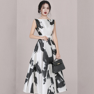 RM7251#夏新款韩版时尚气质优雅显瘦大气大牌黑白印花轻奢碎花连衣裙