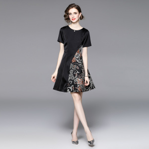 RM10581#赫本风小黑裙2023新款时尚立体提花短袖A字裙