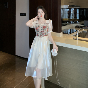 RM21573#法式设计感小众宫廷风方领连衣裙女夏收腰复古刺绣拼接温柔仙女裙