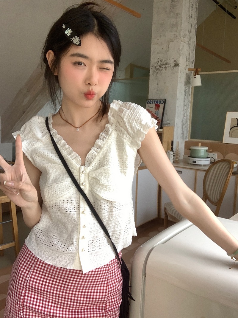 Real shot ~ French retro lace slim fit flying sleeves sweet and spicy texture short shirt ~