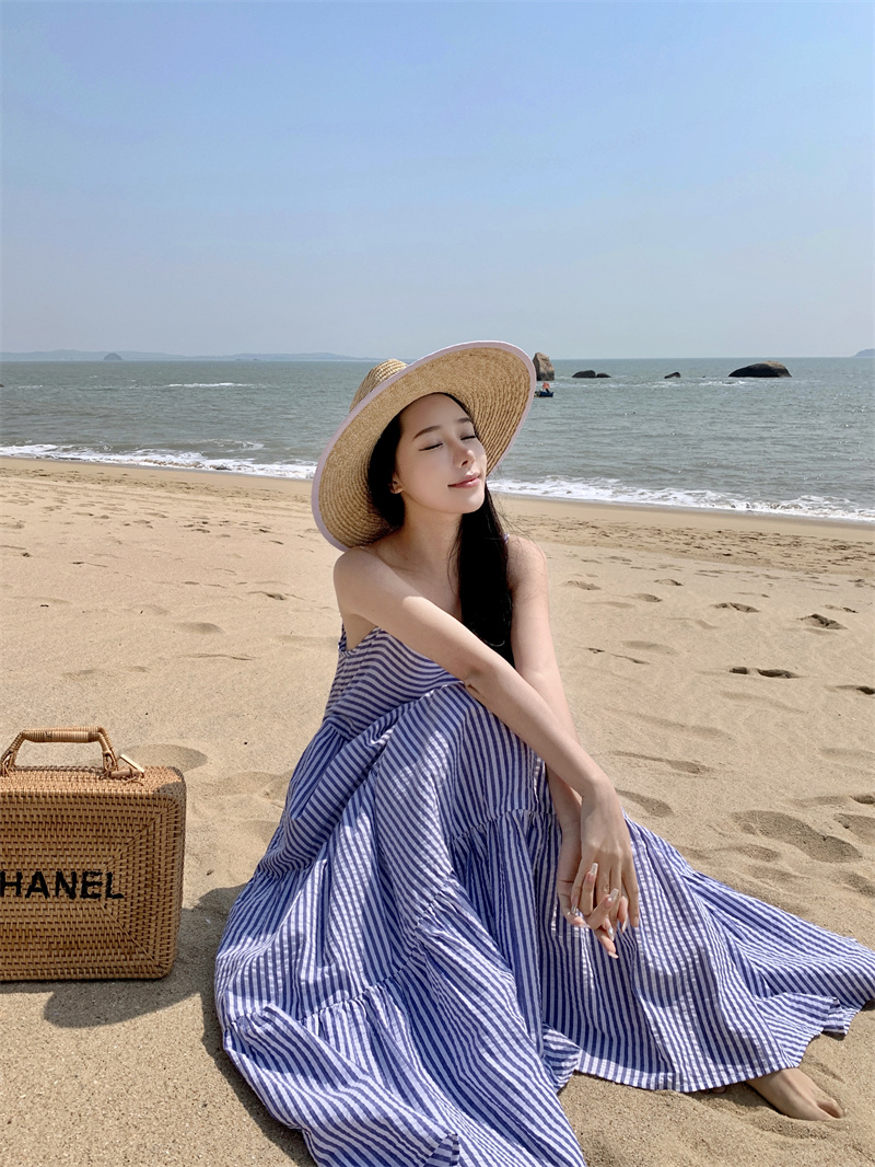 Star度假風連衣裙夏季女新款設計感慵懶風百搭遮肉長款條紋吊帶裙