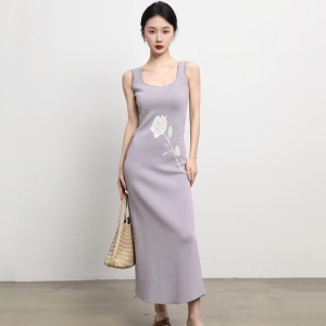 RM7710#针织连衣裙女春季重工刺绣设计感修身长款吊带裙