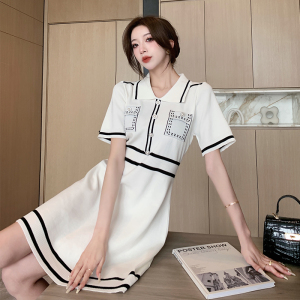 Xiaoxiangfeng Knitted Dress Women's 2023 Summer New Short Sleeve Waist Wrap Show Thin Black and White Contrast Waist Wra