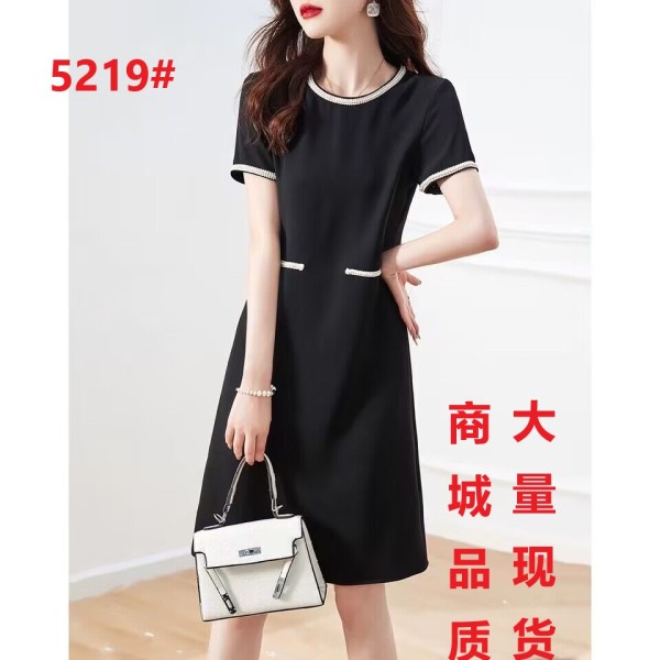 RM12315#简约气质 2023夏季时尚钉珠显瘦轻奢气质小黑裙