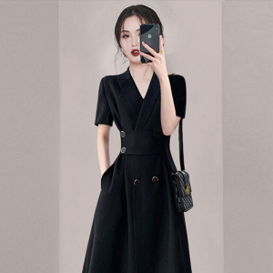 RM9401#轻奢高级感时髦黑色连衣裙2023夏季新款女装小众复古收腰V领裙子