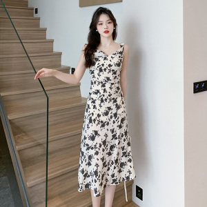 RM11806#夏季新款法式浪漫V领裙子短袖背心度假风碎花连衣裙女