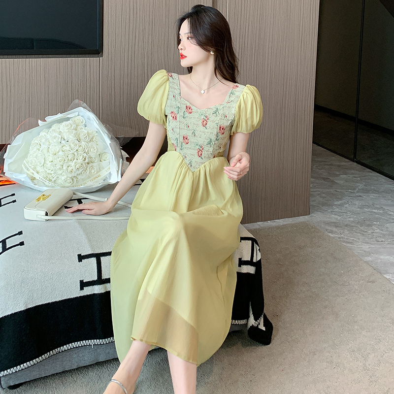 實拍法式初戀甜美仙女裙子收腰顯瘦方領刺繡連衣裙女夏裝泡泡袖