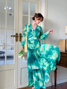 TR29417# 绿色印花V领连衣裙两件套高级感气质小众设计感观 服装批发女装批发服饰货源