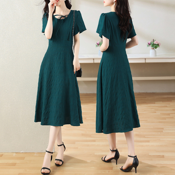 RM9505#高品质绿色连衣裙遮肉遮肚遮胯显瘦衬肤色过膝裙子2023夏新款