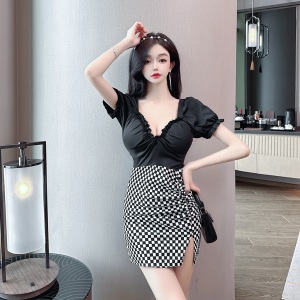Checkered panel contrast low cut short sleeved hip wrap dress