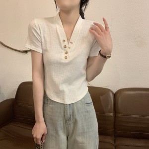 TR45541# 夏季韩版v领金属扣设计感短款气质短袖女上衣T恤 服装批发女装批发服饰货源