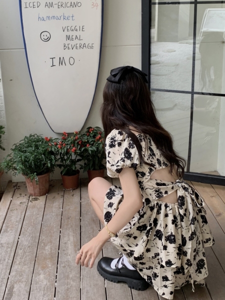 RM10136#夏季新款复古碎花后背镂空系带公主裙显瘦连衣裙女