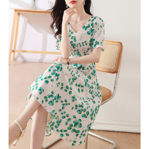 RM9339#绿色印花连衣裙女夏季V领收腰显瘦气质中长款法式茶歇裙