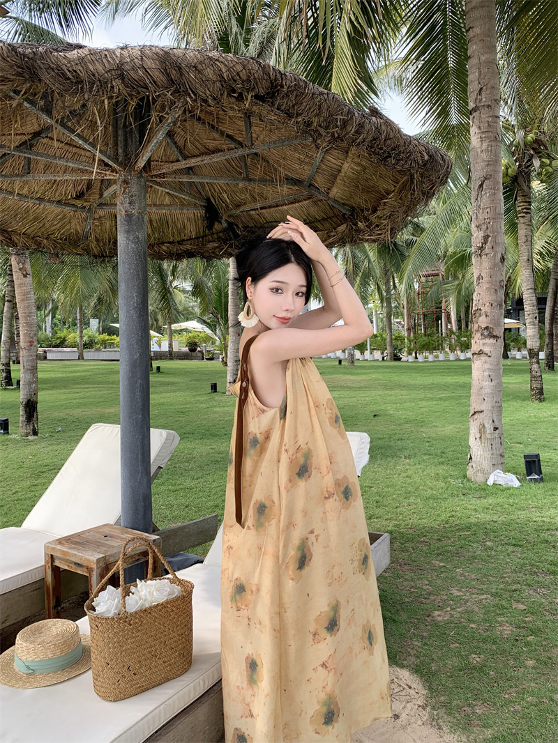三亞海邊度假沙灘裙女夏季新款印花吊帶寬松連衣裙旅游拍照長裙子