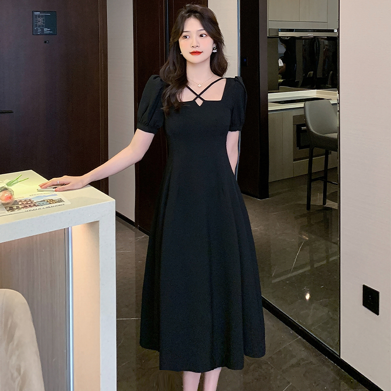 實拍 黑色連衣裙女2026夏新款高級感收腰顯瘦赫本風方領小黑裙
