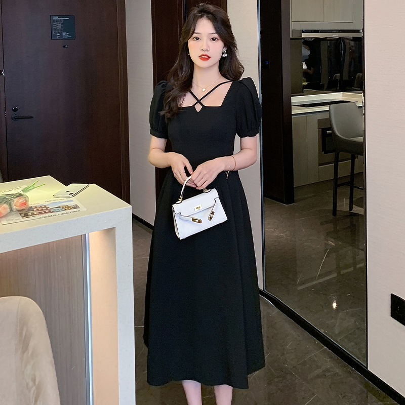 實拍 黑色連衣裙女2026夏新款高級感收腰顯瘦赫本風方領小黑裙