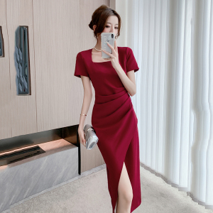 RM13607#红色连衣裙女2023夏装新款方领显瘦气质赫本风敬酒订婚裙