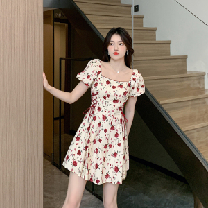 TR37165# 夏季法式泡泡袖碎花连衣裙女温柔风气质方领收腰显瘦小众初恋短裙 服装批发女装批发服饰货源