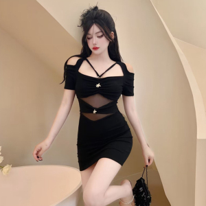 Real shot French mesh hollowed out buttocks small black dress with a pure and lustful temperament. Slim fitting and sexy