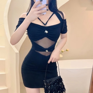 Real shot French mesh hollowed out buttocks small black dress with a pure and lustful temperament. Slim fitting and sexy