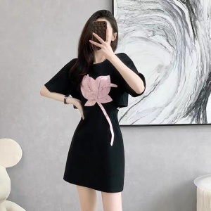 RM19557#设计感小众连衣裙女夏法式气质收腰显瘦立体花朵包臀T恤裙小个子