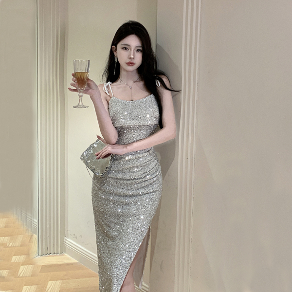 RM11062#名媛风闪亮珠片中长款修身包臀旅游聚会吊带礼服连衣裙