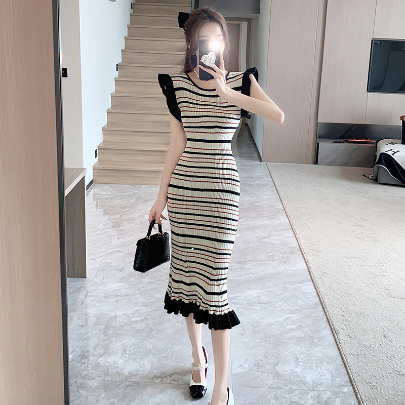 2026夏季新條紋撞色木耳邊無袖背心裙女法式小香風包臀針織連衣裙