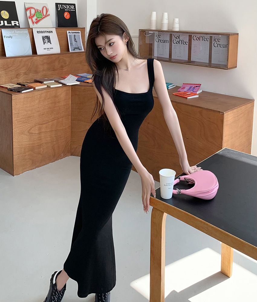 實拍2025春夏新款女明星氣質方領修身魚尾裙吊帶連衣裙