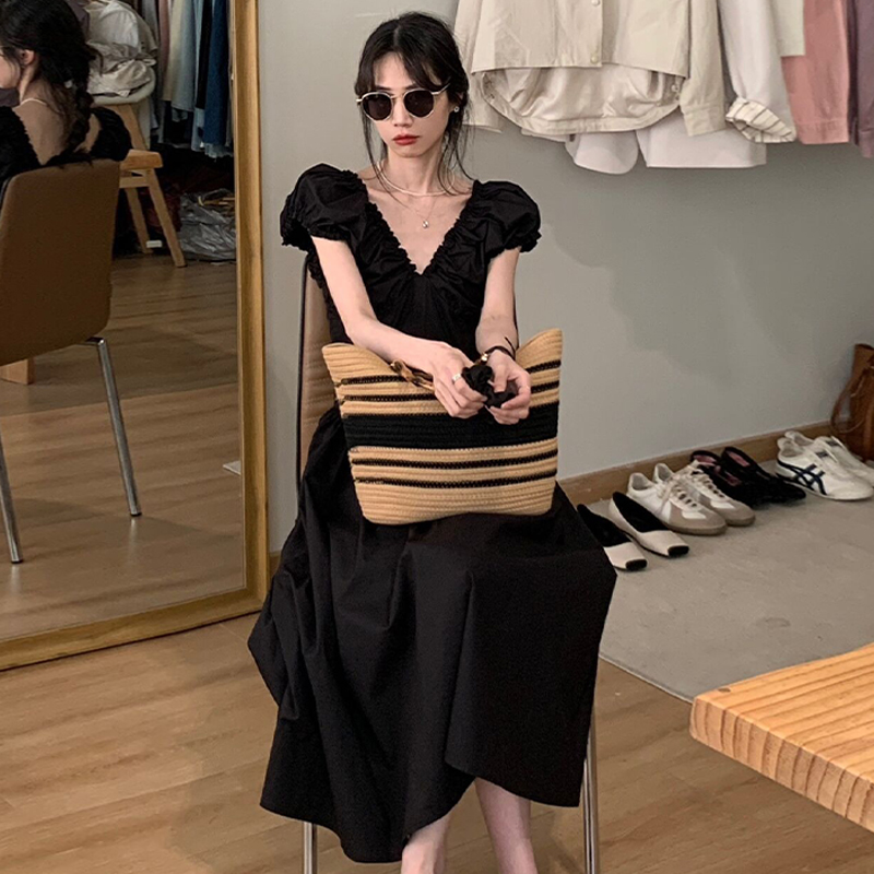 Puff sleeve slimming A-line skirt French Hepburn style design long skirt V-neck waist dress for women 2024 new style