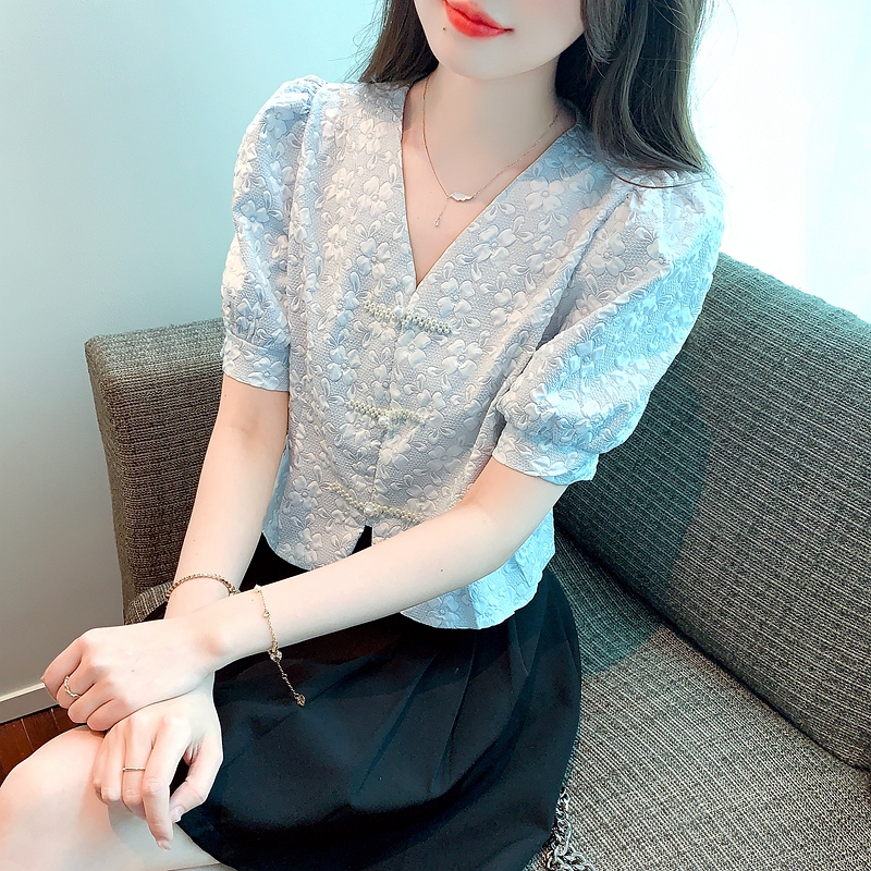 2026年夏季新款國風旗袍盤扣V領泡泡袖襯衫女設計感小眾短款上衣